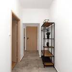 Beautiful With Parking In A Quiet Location * اوسترافا