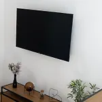 Beautiful With Parking In A Quiet Location