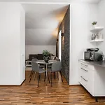 Beautiful With Parking In A Quiet Location *