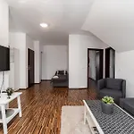 Beautiful With Parking In A Quiet Location