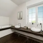 Beautiful With Parking In A Quiet Location اوسترافا