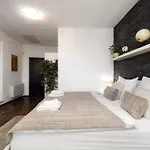 Beautiful With Parking In A Quiet Location بيت للعطل
