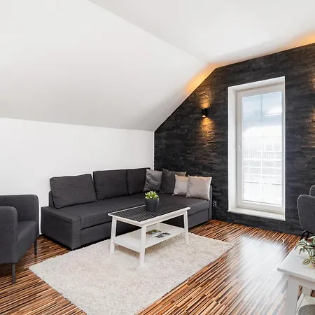 Beautiful With Parking In A Quiet Location اوسترافا