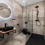 Beautiful With Parking In A Quiet Location