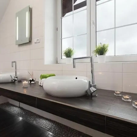 Beautiful With Parking In A Quiet Location