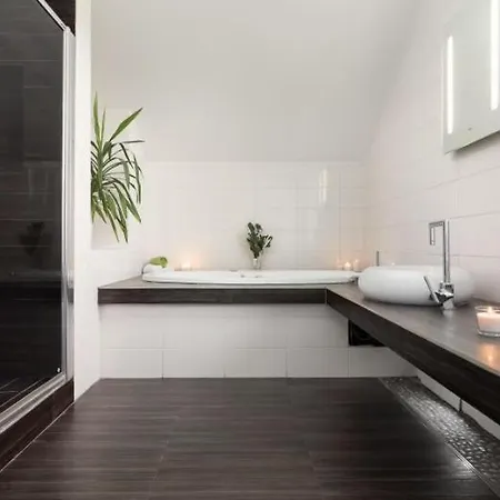 Beautiful With Parking In A Quiet Location Feriehus *