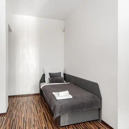 Beautiful With Parking In A Quiet Location 俄斯特拉发