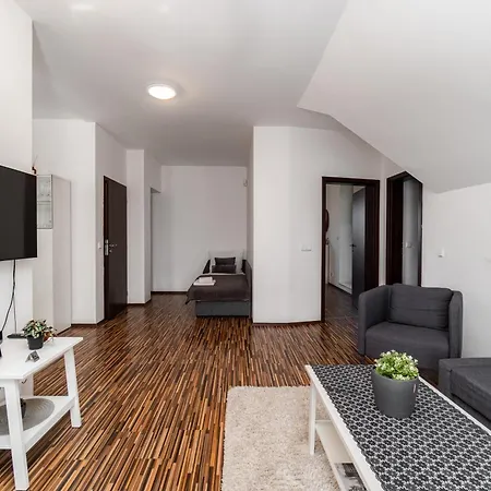 Beautiful With Parking In A Quiet Location