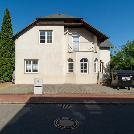 Beautiful With Parking In A Quiet Location Holiday home