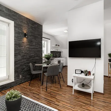 度假居 Beautiful With Parking In A Quiet Location 俄斯特拉发