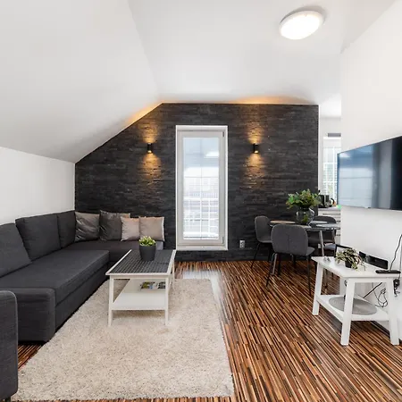 Beautiful With Parking In A Quiet Location *