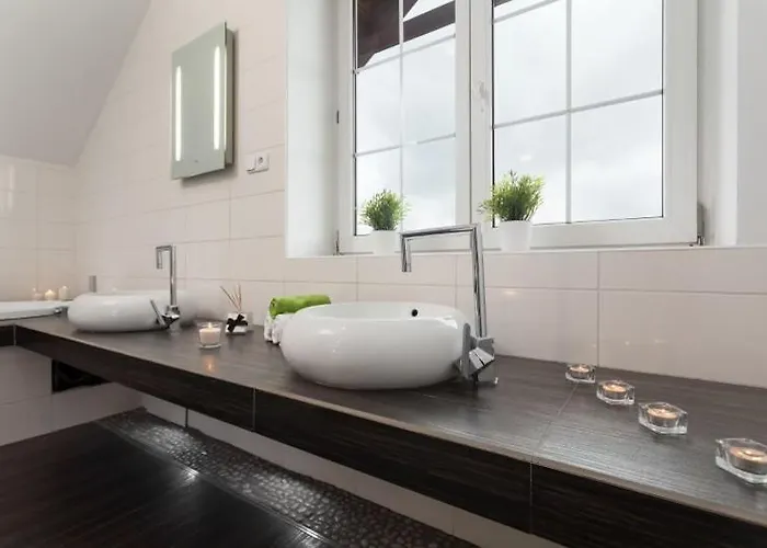 Beautiful With Parking In A Quiet Location