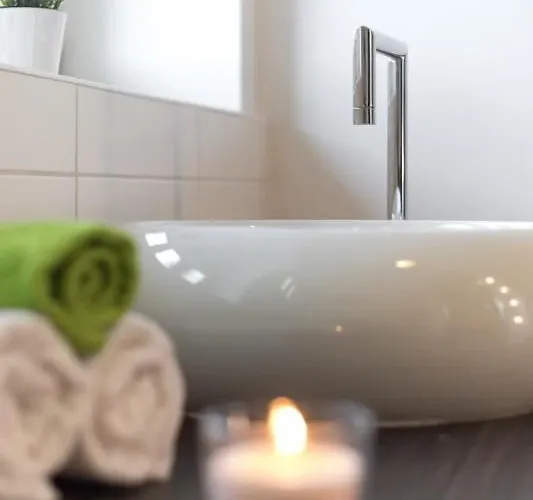 Beautiful With Parking In A Quiet Location *