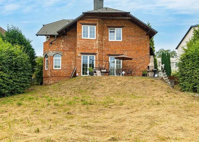 Beautiful With Parking In A Quiet Location *