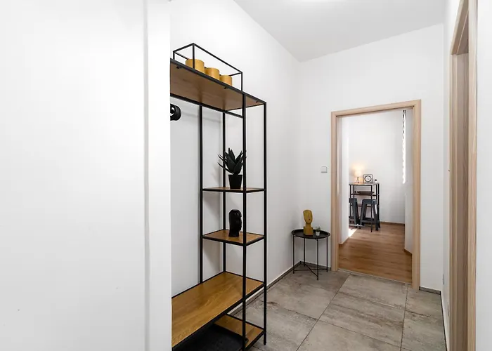 Beautiful With Parking In A Quiet Location