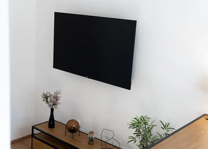 Beautiful With Parking In A Quiet Location